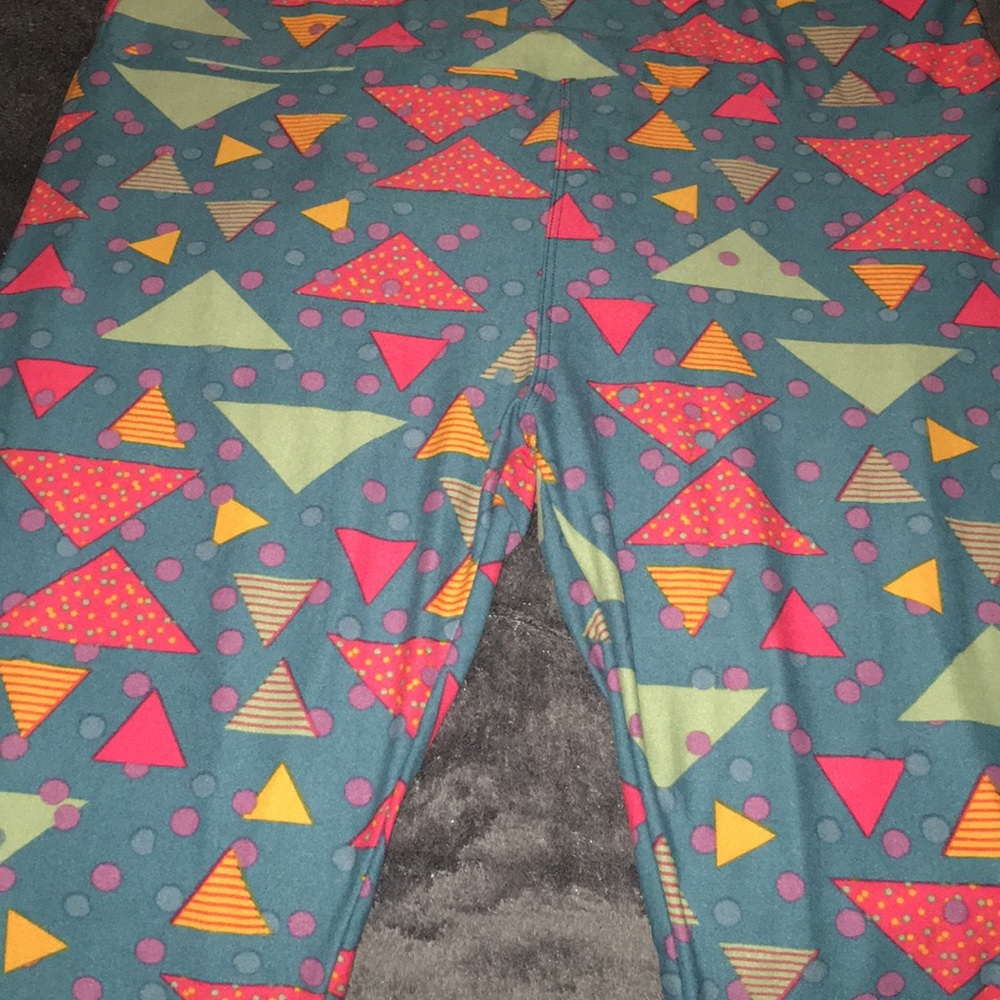 🎉💕BEAUTIFUL BRAND NEW LULAROE OS LEGGINGS💕🎉